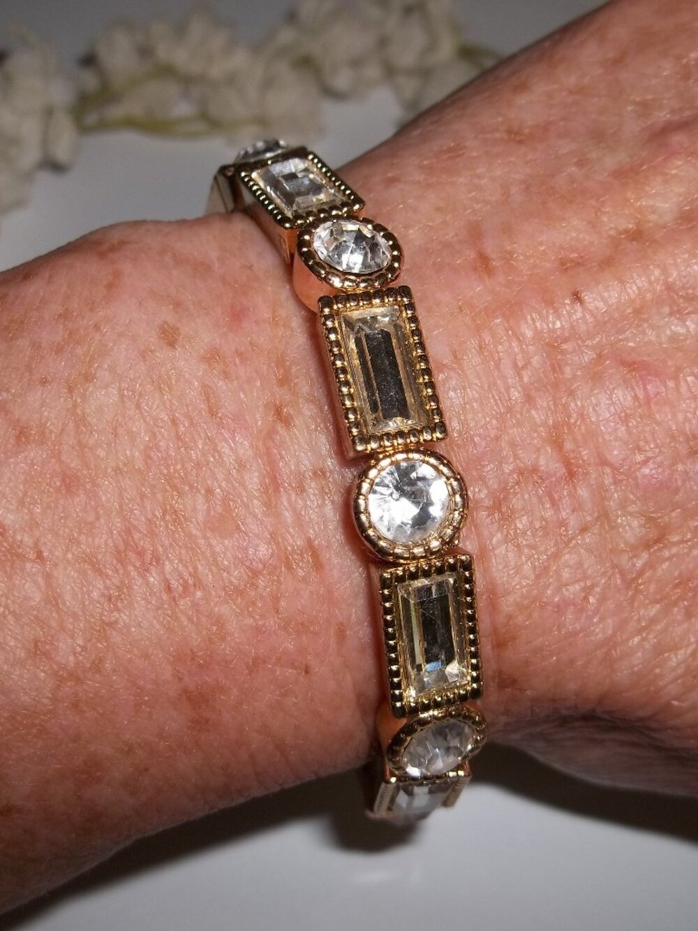 Stretch Bracelet Costume Jewelry Gold and Faux White Diamond Jewelry Woman D525